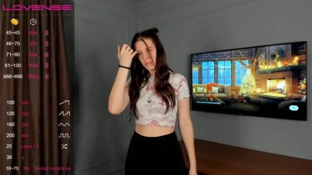 Image 12 of katnisseverdy Stream on Chaturbate on 19 months ago