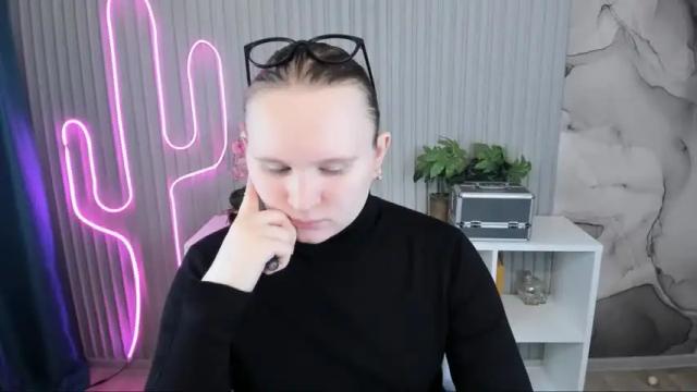 Image 4 of kattie_cat Stream on Chaturbate on 15 months ago