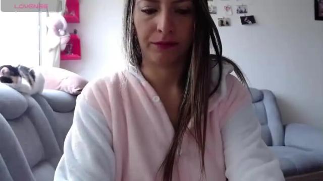 Image 4 of kattie_love Stream on Chaturbate on 15 months ago