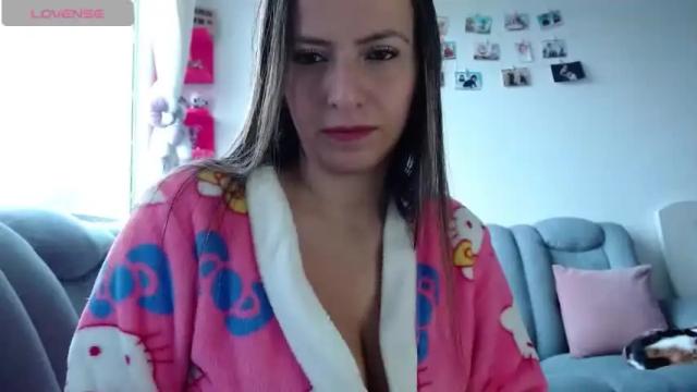 Image 10 of kattie_love Stream on Chaturbate on 14 months ago