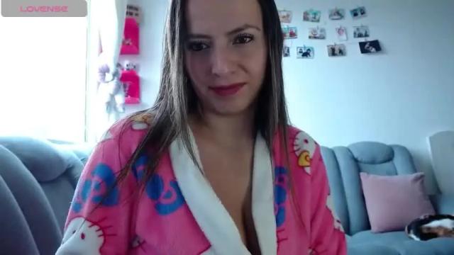 Image 12 of kattie_love Stream on Chaturbate on 14 months ago