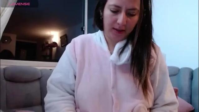 Image 2 of kattie_love Stream on Chaturbate on 3 days ago