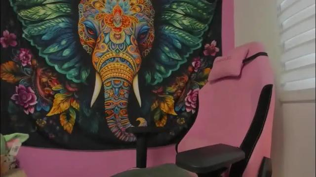 Image 2 of katy_simpsons Stream on Chaturbate on 4 months ago