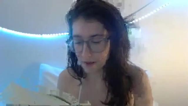 Image 8 of kawaii_snowflake Stream on Chaturbate on 16 months ago
