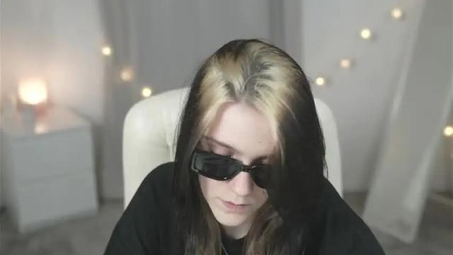 Image 10 of kaworuna Stream on Chaturbate on 19 months ago