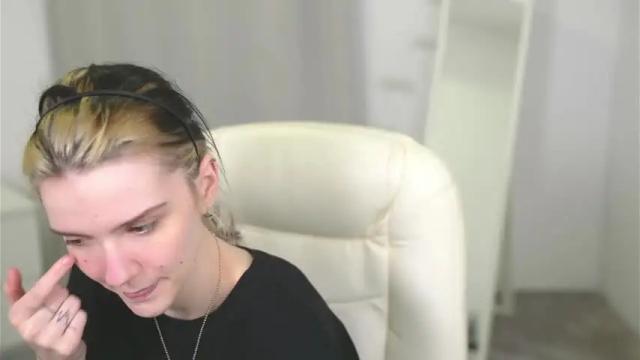 Image 2 of kaworuna Stream on Chaturbate on 19 months ago