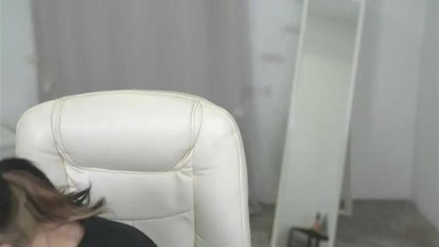 Image 3 of kaworuna Stream on Chaturbate on 19 months ago