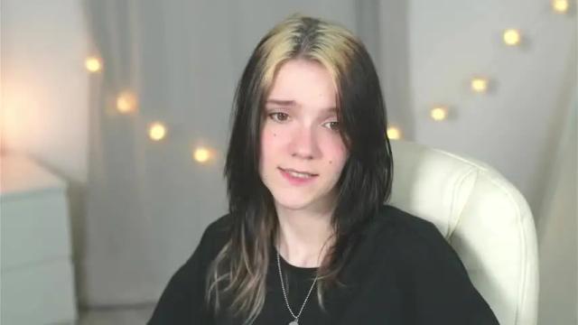 Image 4 of kaworuna Stream on Chaturbate on 19 months ago