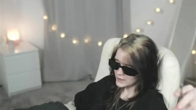 Image 7 of kaworuna Stream on Chaturbate on 19 months ago
