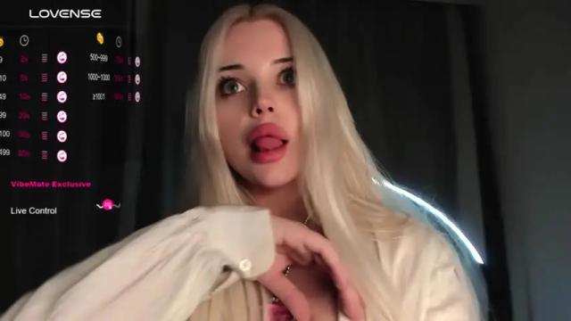 Image 3 of kaya_davis Stream on Chaturbate on 14 months ago