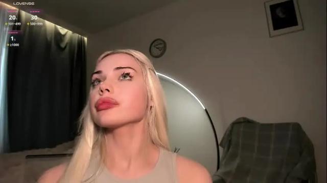 Image 3 of kaya_davis Stream on Chaturbate on 1 month ago