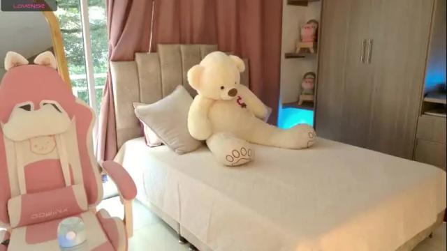 Image 4 of kaylacollins1 Stream on Chaturbate on 1 month ago