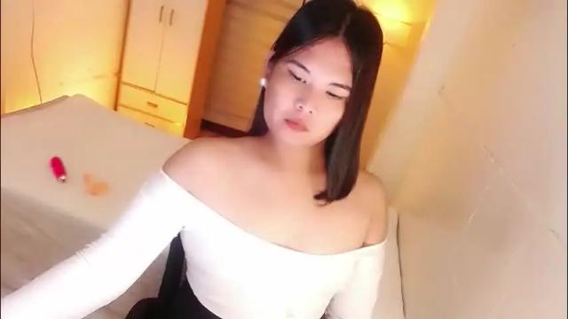 Image 3 of kayleepinay Stream on Chaturbate on 23 days ago