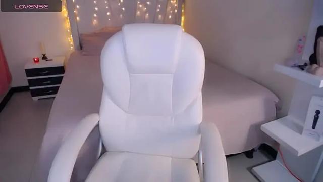 Image 4 of keily_fox_ Stream on Chaturbate on 13 months ago
