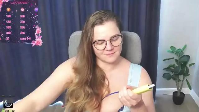 Image 2 of kellielowie Stream on Chaturbate on 28 days ago