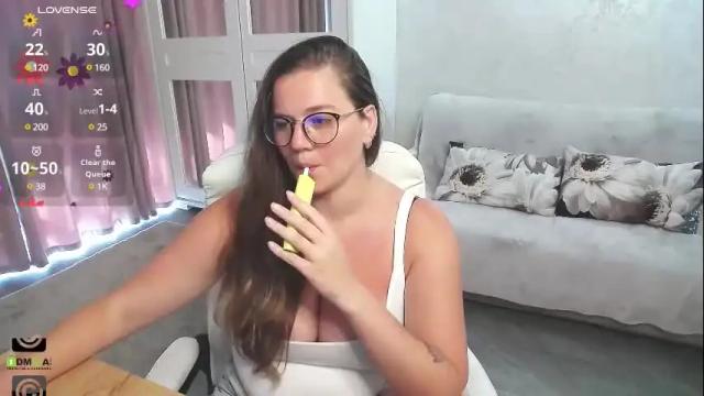 Image 11 of kellielowie Stream on Chaturbate on 3 months ago