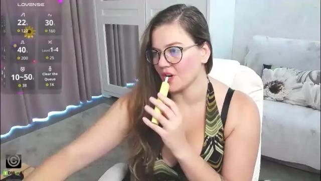 Image 2 of kellielowie Stream on Chaturbate on 2 months ago