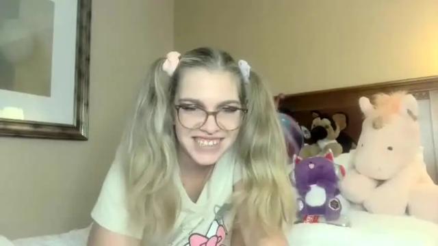 Image 2 of kellsydevora1999 Stream on Chaturbate on 17 months ago