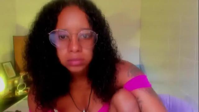 Image 3 of kelly__thomson Stream on Chaturbate on 1 month ago