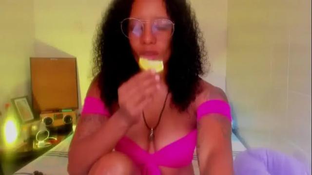 Image 6 of kelly__thomson Stream on Chaturbate on 1 month ago