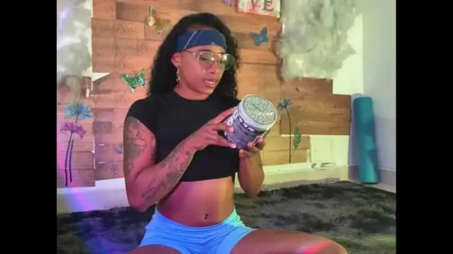 Image 3 of kelly__thomson Stream on Chaturbate on 1 month ago
