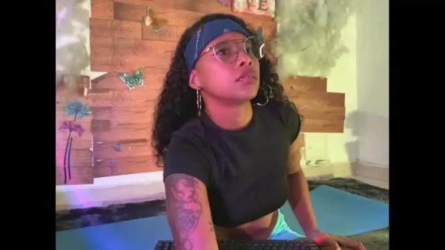 Image 4 of kelly__thomson Stream on Chaturbate on 1 month ago