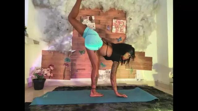 Image 6 of kelly__thomson Stream on Chaturbate on 1 month ago