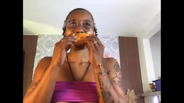 Image 8 of kelly__thomson Stream on Chaturbate on 13 days ago