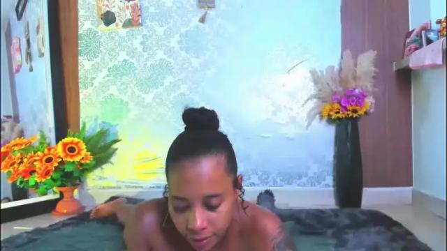 Image 2 of kelly__thomson Stream on Chaturbate on 1 month ago