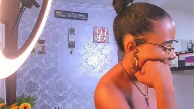 Image 6 of kelly__thomson Stream on Chaturbate on 1 month ago