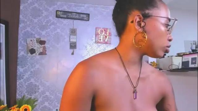 Image 7 of kelly__thomson Stream on Chaturbate on 1 month ago
