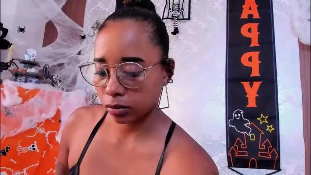 Image 6 of kelly__thomson Stream on Chaturbate on 3 days ago