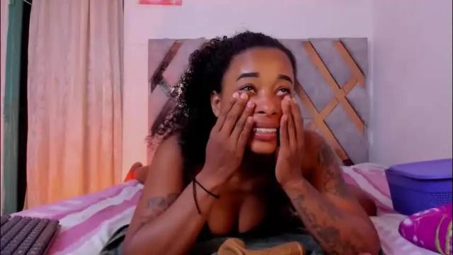 Image 3 of kelly__thomson Stream on Chaturbate on 24 days ago