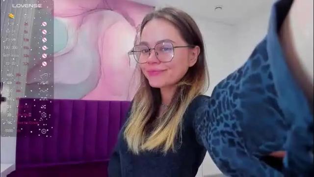 Image 4 of kelly_cuutie Stream on Chaturbate on 1 month ago