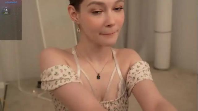 Image 2 of kelly_ember Stream on Chaturbate on 1 month ago