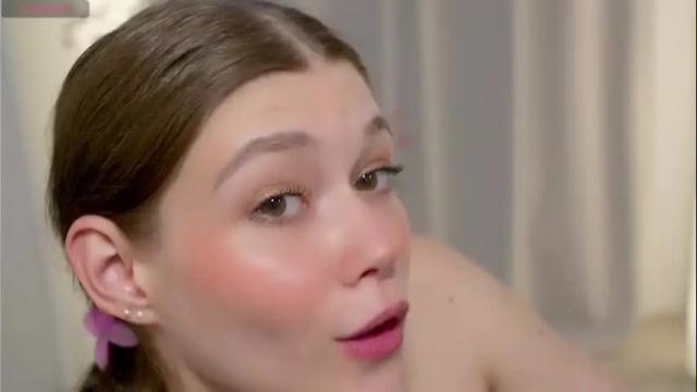 Image 3 of kelly_ember Stream on Chaturbate on 15 days ago