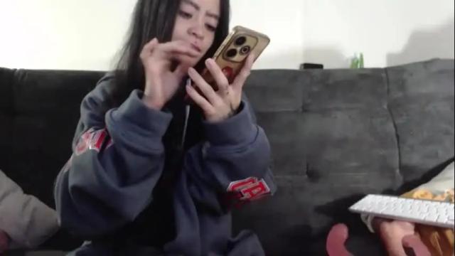 Image 10 of kellyandkataleya Stream on Chaturbate on 2 months ago