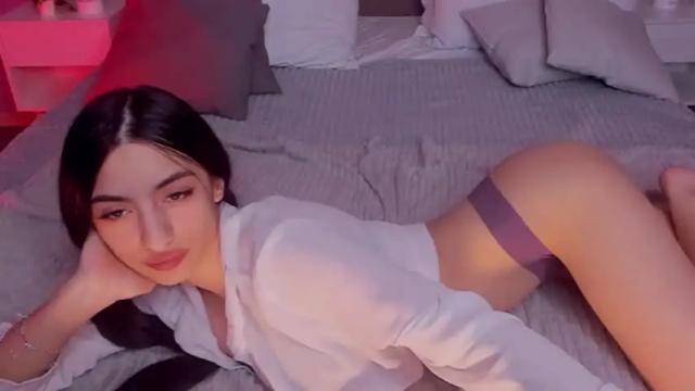 Image 8 of kellybajou Stream on Chaturbate on 13 months ago