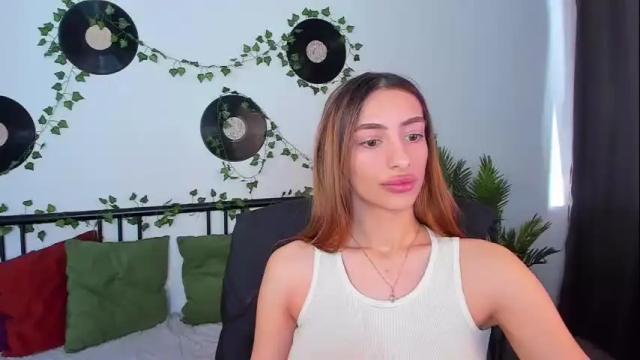 Image 6 of kellybajou Stream on Chaturbate on 17 days ago