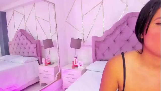 Image 4 of kellymillian_ Stream on Chaturbate on 13 days ago