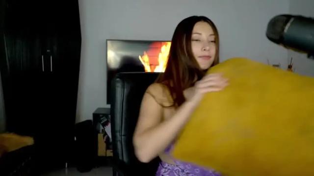 Image 4 of kellytesh Stream on Chaturbate on 1 month ago