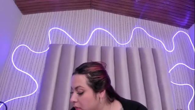 Image 2 of kelyelamal Stream on Chaturbate on 24 days ago