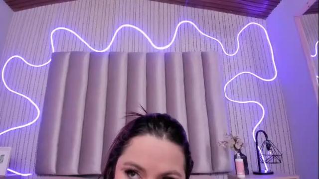 Image 4 of kelyelamal Stream on Chaturbate on 24 days ago