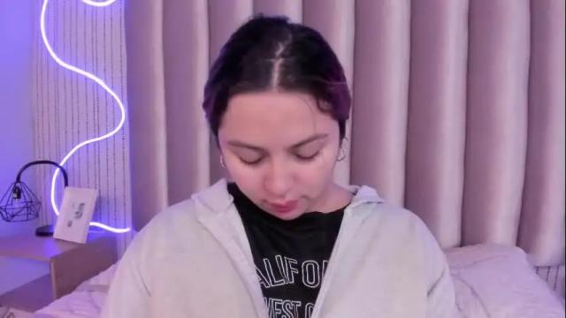 Image 2 of kelyelamal Stream on Chaturbate on 13 days ago