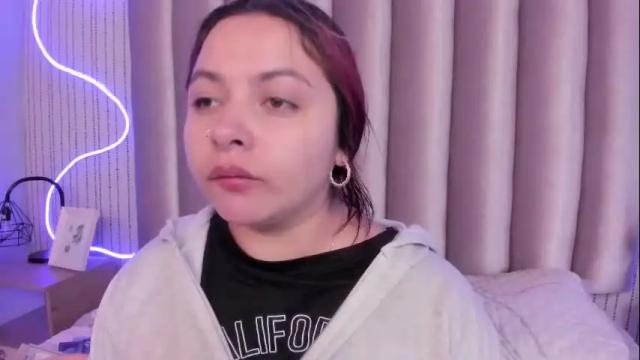 Image 3 of kelyelamal Stream on Chaturbate on 13 days ago
