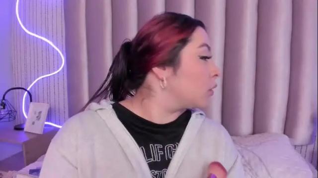 Image 6 of kelyelamal Stream on Chaturbate on 13 days ago