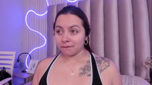 Image 2 of kelyelamal Stream on Chaturbate on 13 days ago