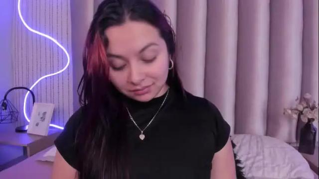 Image 3 of kelyelamal Stream on Chaturbate on 13 days ago