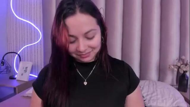 Image 4 of kelyelamal Stream on Chaturbate on 13 days ago