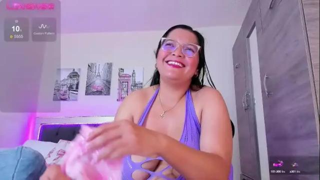 Image 2 of kelziefun Stream on Chaturbate on 1 month ago